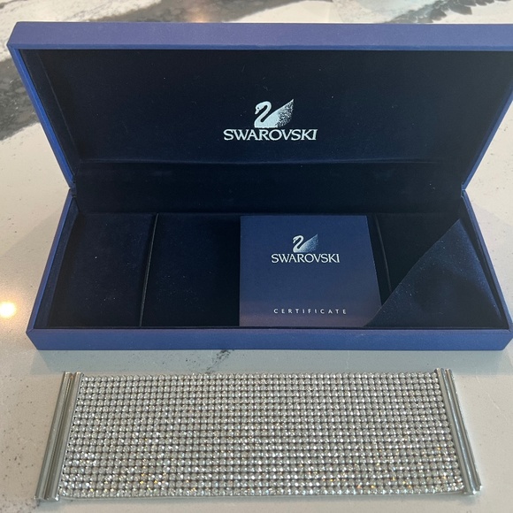 Beautiful Swarovski Crystal Wide Cuff Bracelet - Picture 1 of 3